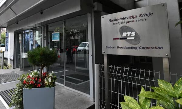 Ishte nën kontroll të Vuçiq, RTS u kërkon falje shikuesve, Studentët nuk e pranojnë, kërkojnë dorëheqje