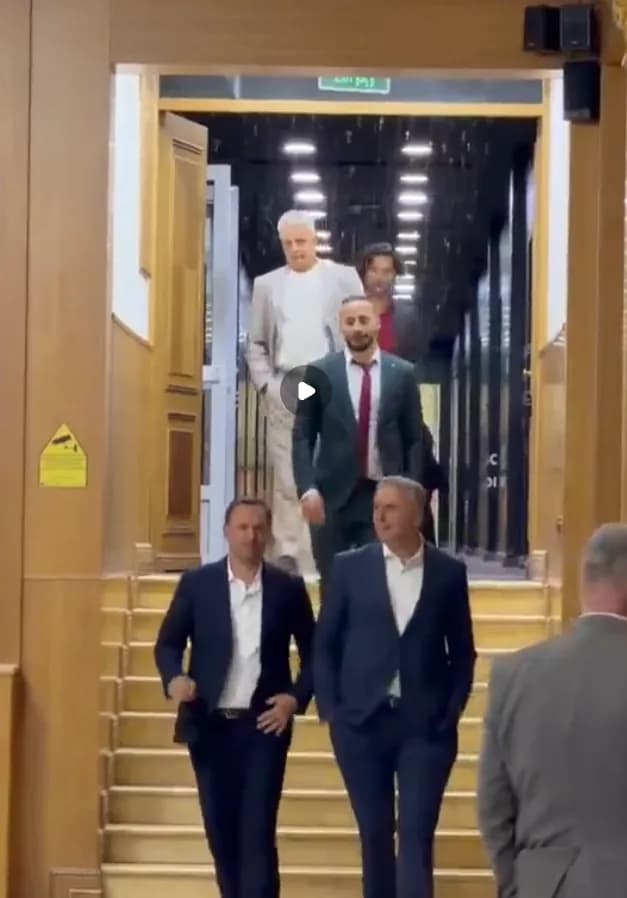 Deputetët e VV-së largohen nga Kuvendi