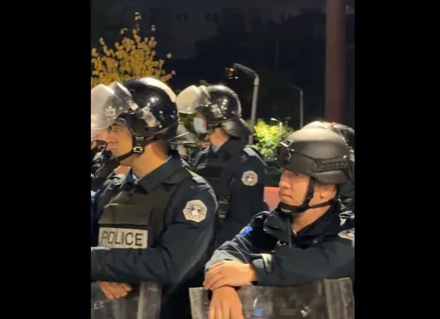 Protestuesit kthehen në sheshin “Skënderbeu”, pranë Kuvendit e Qeverisë