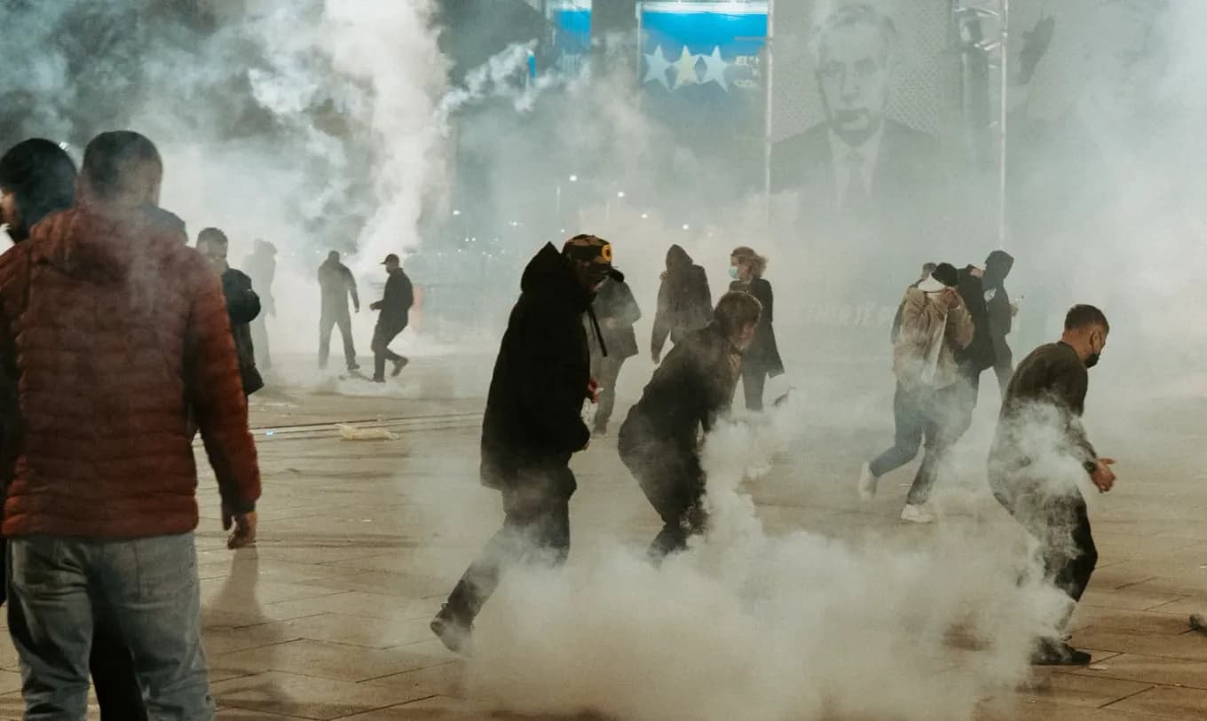 Policia del me raport: 20 zyrtarë të lënduar, 12 protestues dhe një gazetar kërkuan ndihmë mjekësore