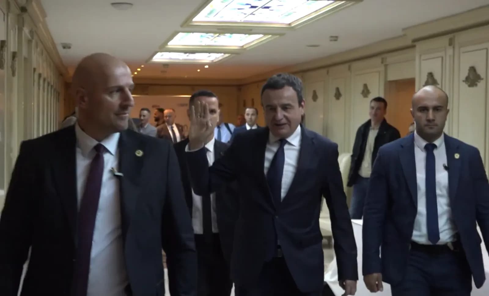 Kurti nuk flet për kritikat e ndërkombëtarëve ndaj Ligjit për Specialen