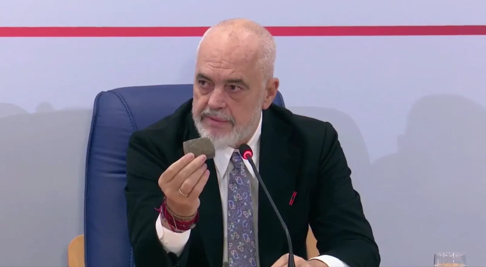 Rama: Ky gur ndan anët e historisë, tregon ku mbaron e drejta e protestës