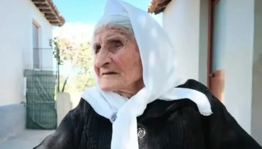 BBC i kushton reportazh Qamile Marrës, 117-vjeçares shqiptare që pretendohet se është më e moshuara në botë