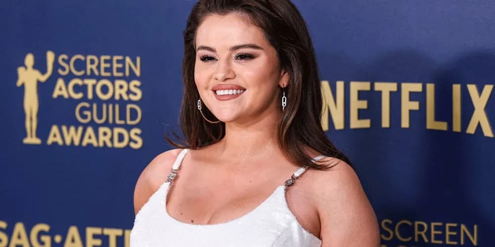 Selena Gomez thotë se cigaret elektronike i kanë ndryshuar zërin