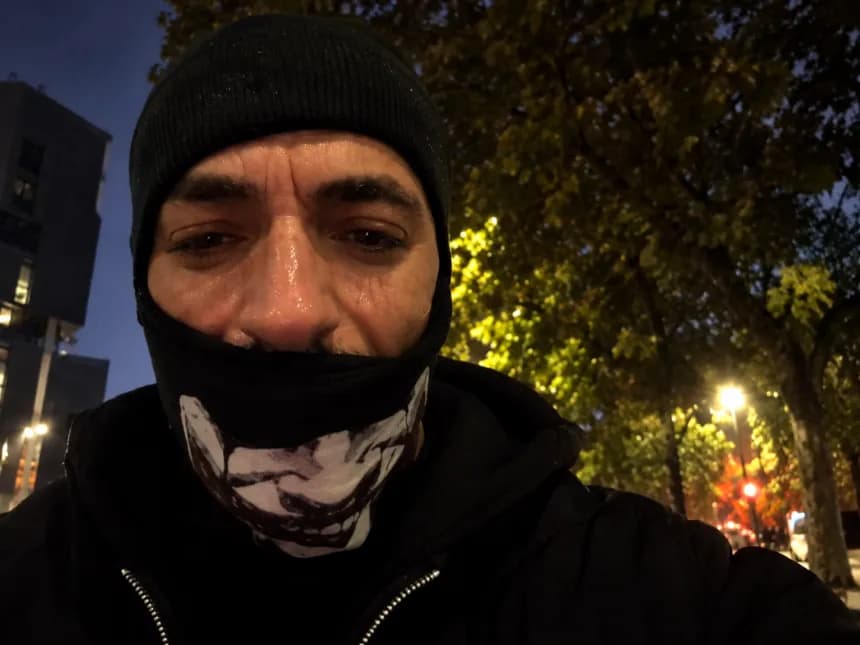"S’jam në shtëpi, s’jam budalla si ju", stresit i shkojnë policët pranë shtëpisë me mëngjes, reperi: Mos terrorizoni lagjen