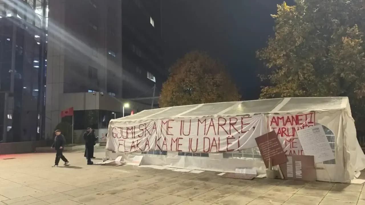 Protestuesit vendosin tendë para Qeverisë