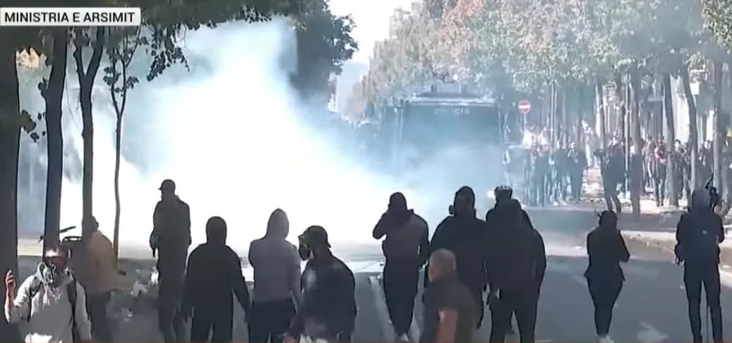 Eurodeputetët e Parlamentit Evropian reagojnë për protestat në Tiranë: Dënojmë përshkallëzimin