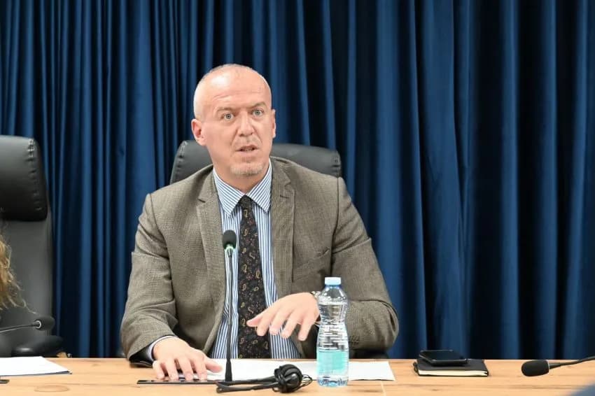 Vigan Qorolli akuzon prokuroren që nuk i ofroi mbështetje Arlinda Zekajt: E mëshiroi vdekjen e saj përmes heshtjes, tani të jap llogari