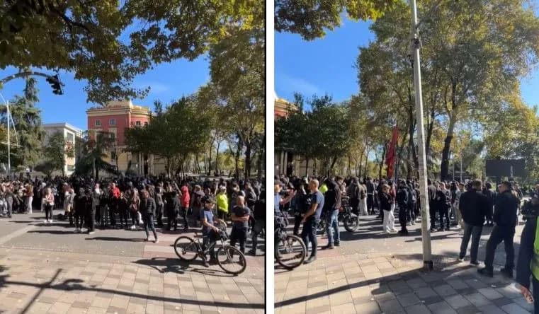 DREJTPËRDREJTË nga Tirana, protestuesit e nisin ditën përreth institucioneve duke kërkuar dorëheqjen e Edi Ramës