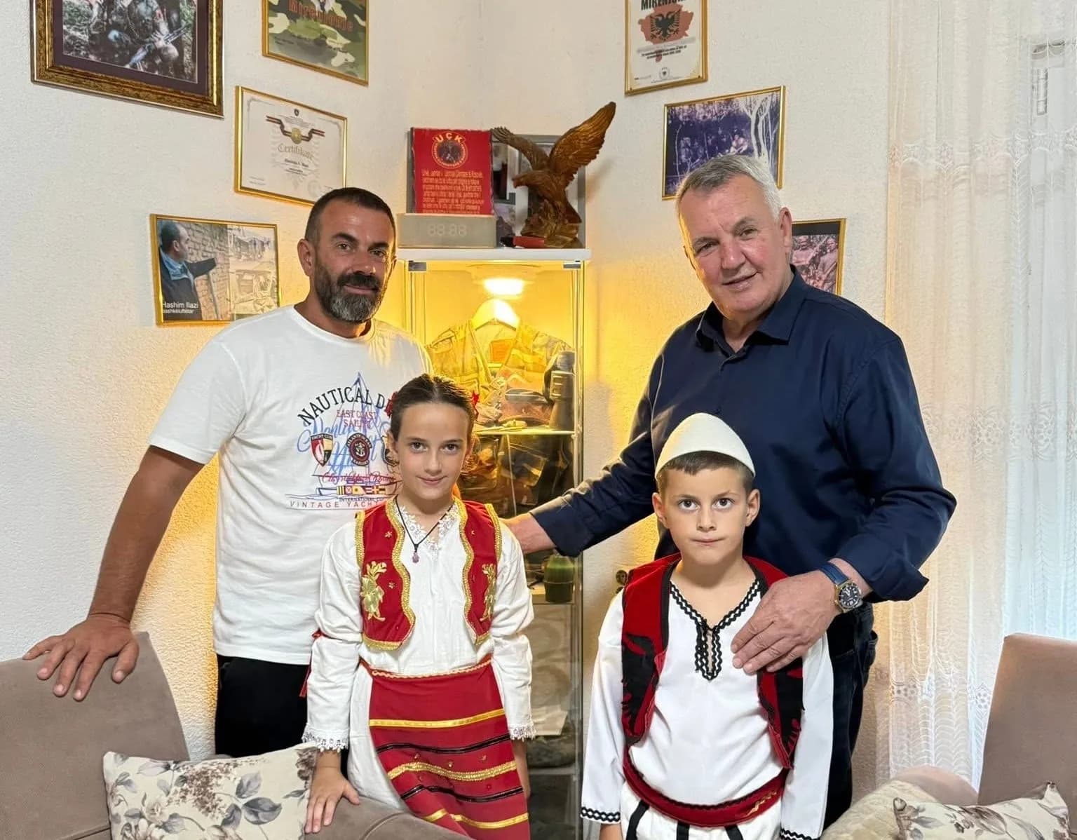 Imri Ahmeti shkon te familja e heroit Hashim Ilazin: “Buqi” ia kushtoi jetën lirisë, mbetet i pavdekshëm