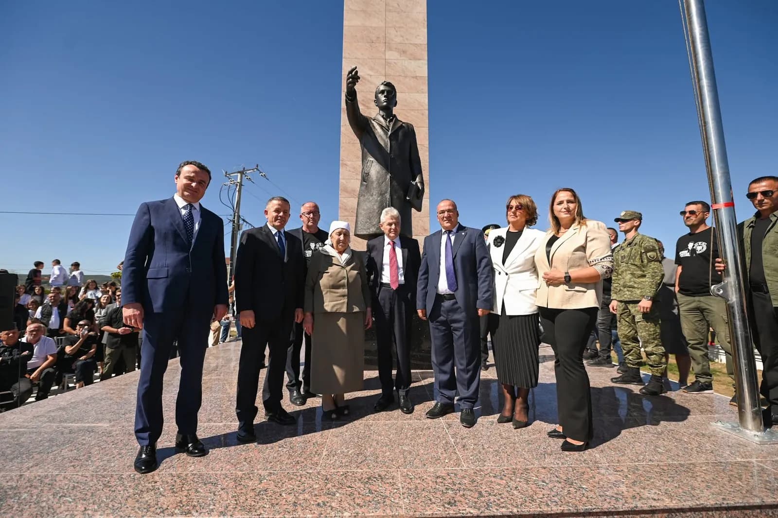 Shpejtim Bulliqi krah Kurtit e Ahmetit merr pjesë në zbulimin e shtatores së heroit Zhitia: Intelektuar guximtar