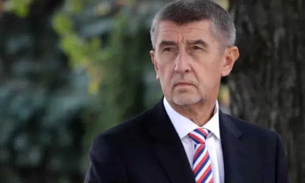 Ish-kryeministri çek sulmohet gjatë një tubimi