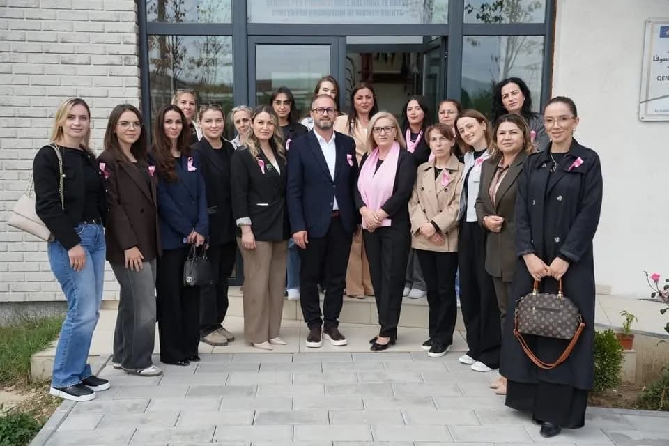 Në përkrahje të grave: Hajdari viziton QPDG-në në Tetorin e vetëdijësimit