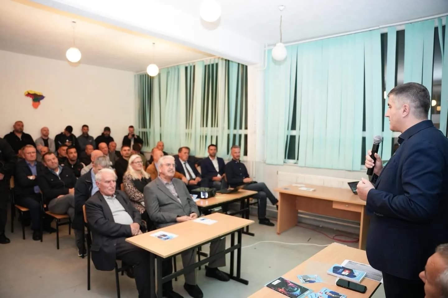 Kandidati për kryetar të Komunës së Suharekës, Ardian Shala, viziton Peqanin: Premton zgjidhje për ujin e pijshëm, kanalizimin dhe infrastrukturën