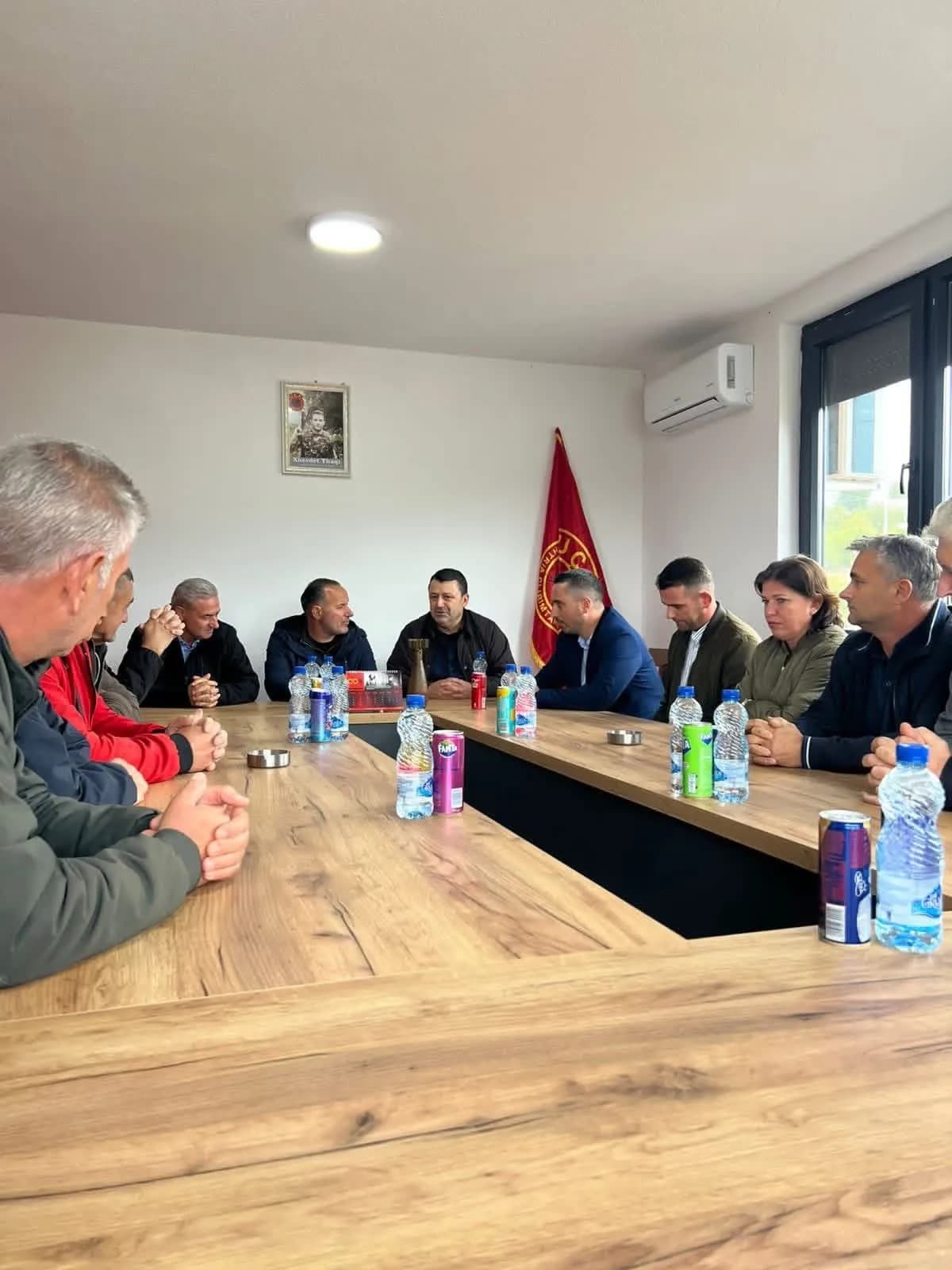 Shabani viziton Organizatën e Veteranëve të UÇK-së në Has: Veteranët janë gurthemel i lirisë sonë, nderimi për ta duhet të jetë vepër, jo vetëm fjalë