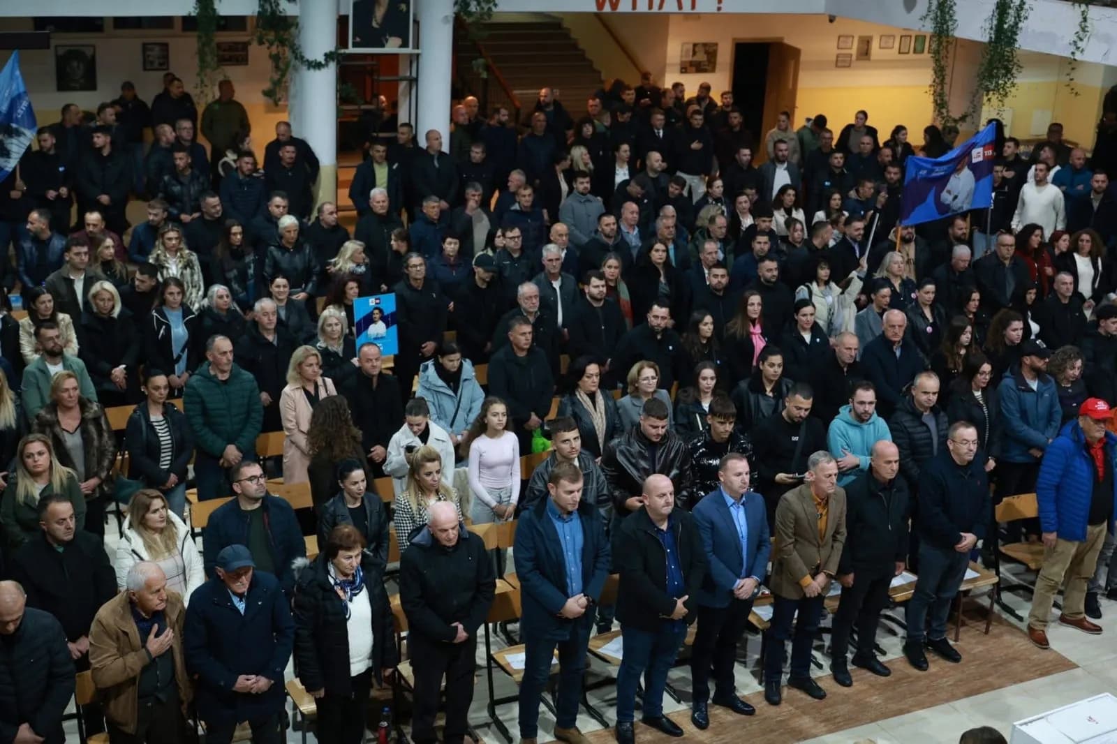 Përkrahje masive në Fushë Kosovë për Besnik Osmanin, qytetarët e presin me entuziazëm në takimin e sontëm