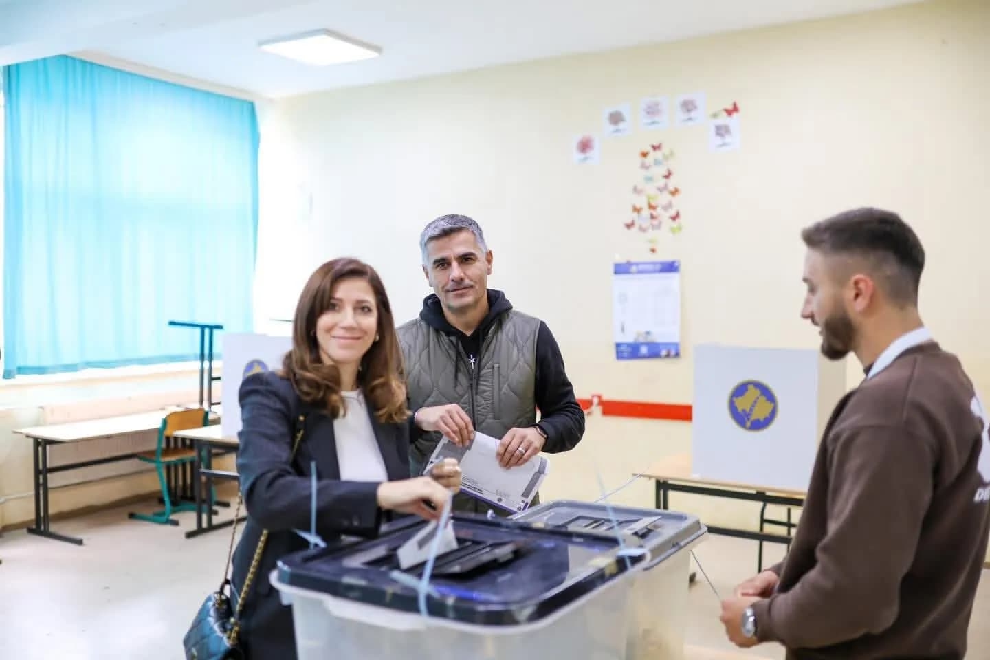 Voton Xhafer Tahiri bashkë me gruan e tij në Vushtrri
