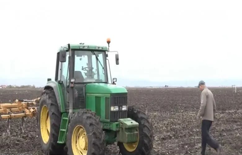 Fermerët kanë nisur mbjelljet vjeshtore