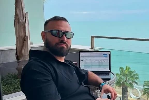 Kevini feston, sot pesë muaj pa alkool