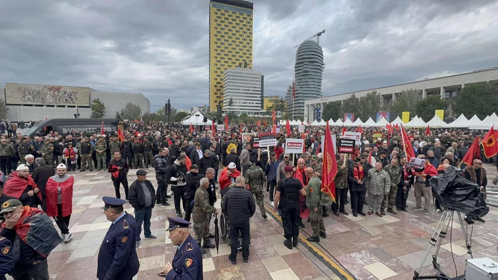 Krejt çka ndodhi sot në protestën në Tiranë