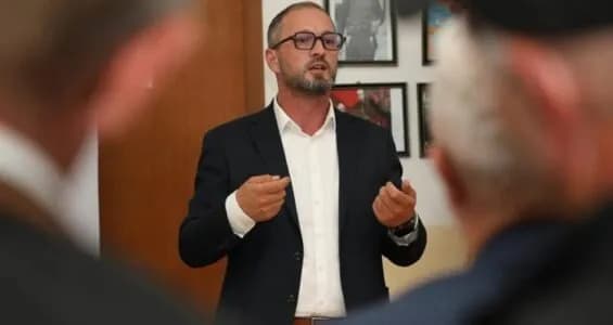 Hajdari: Maskat ranë, PDK mbetet e pathyeshme dhe e pandarë