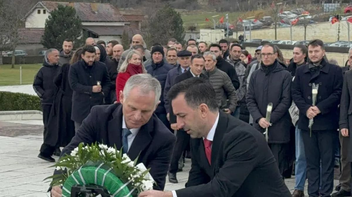 Lëvizja Vetëvendosje bën homazhe në Prekaz
