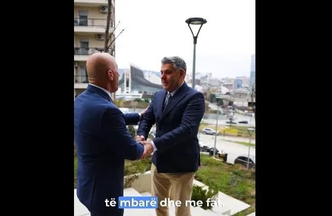 Ish-deputeti i PDK-së i bashkohet AAK-së