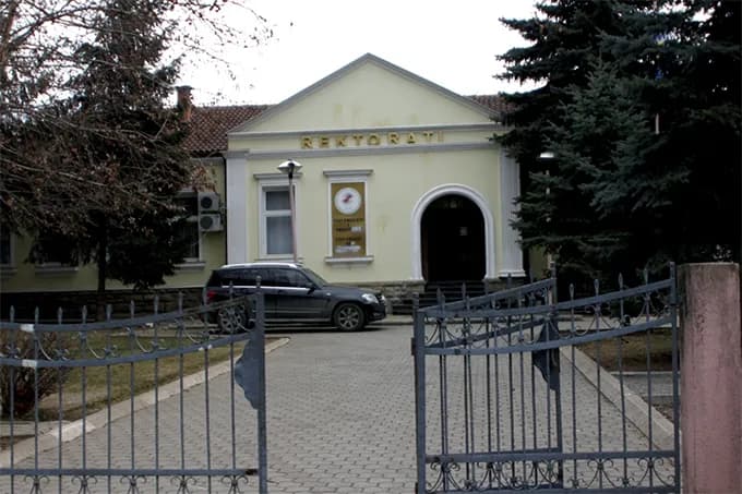 Këta janë studentët e UP-së që fituan bursat