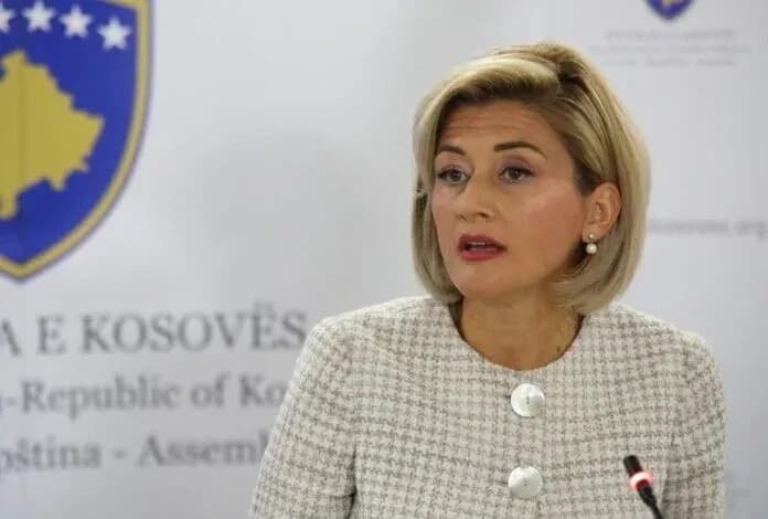 Vdes babai i Mimoza Kusari-Lila