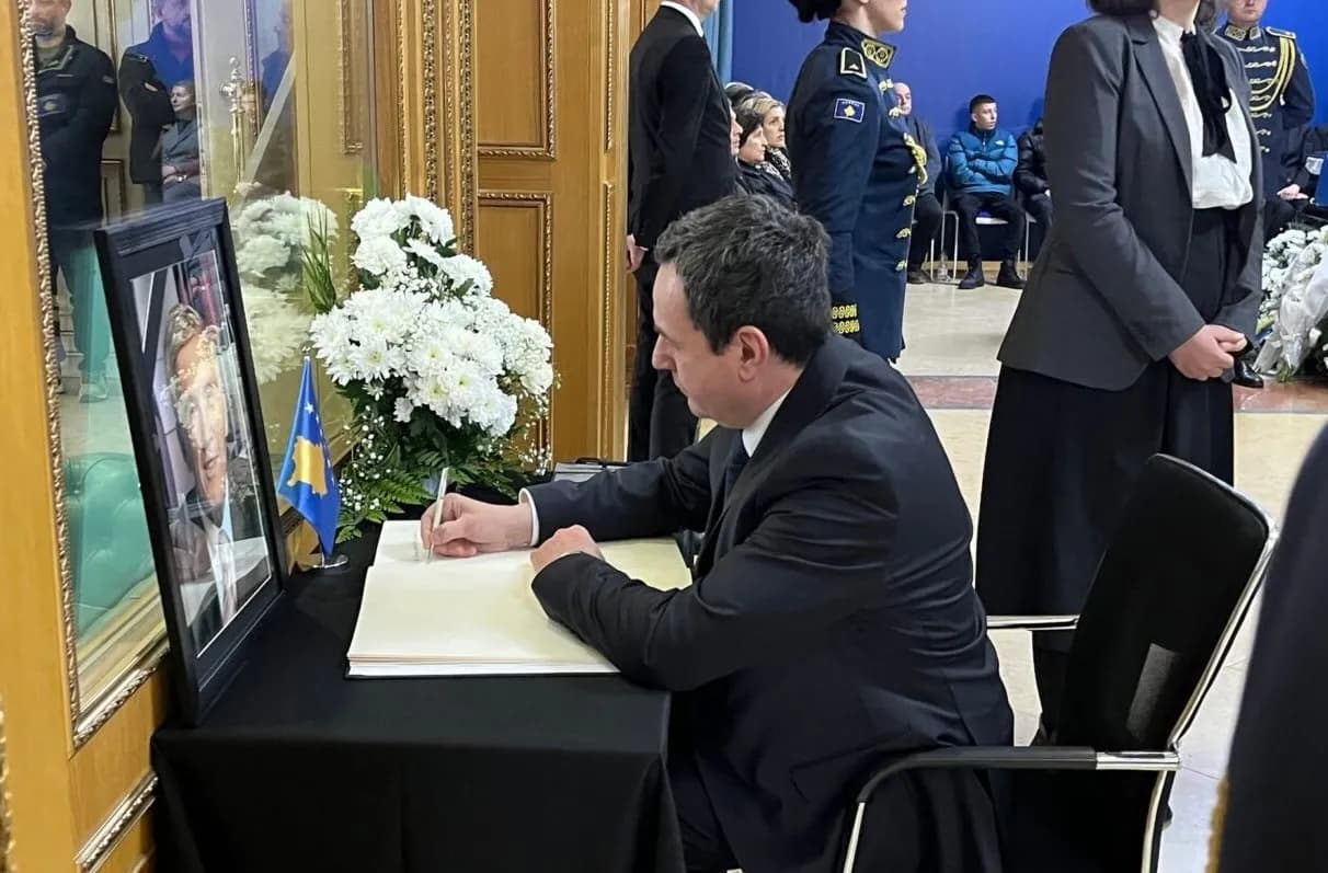 Kurti bën homazhe për Nexhat Dacin