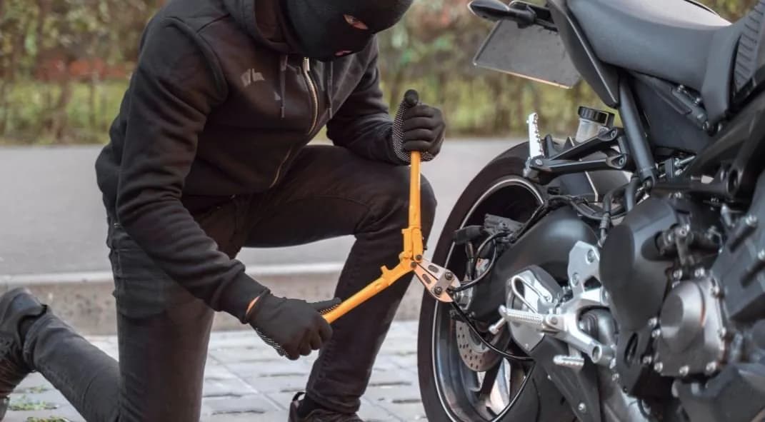 Vidhet një motoçikletë në Prishtinë