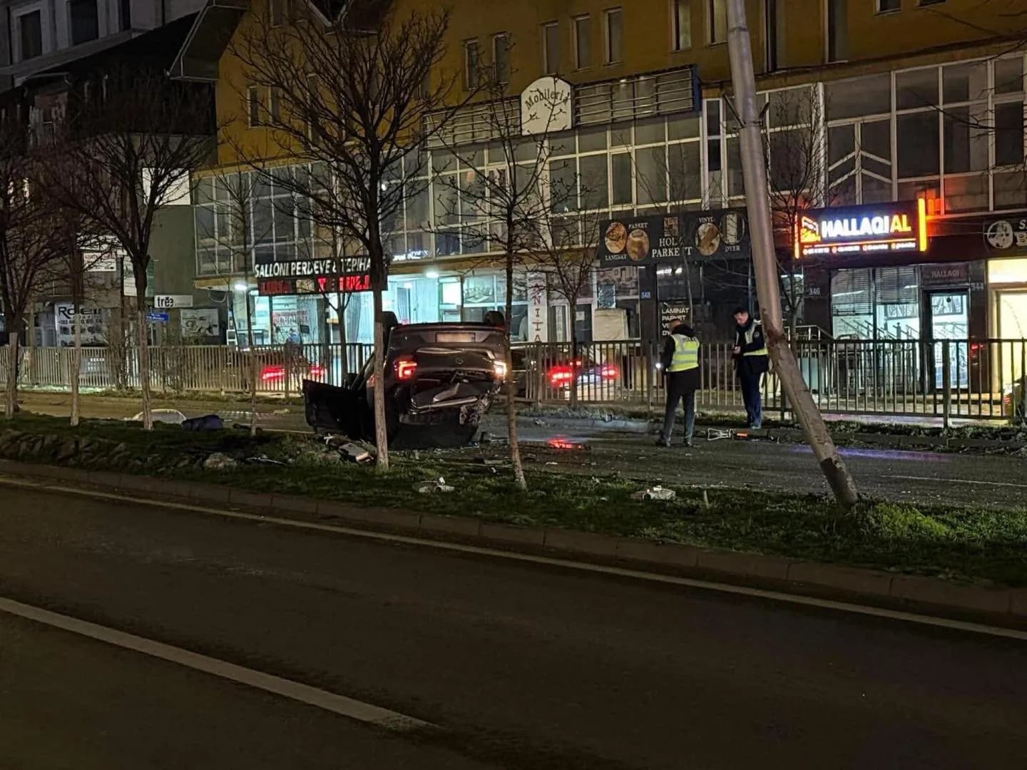 Rrokulliset një veturë në Fushë-Kosovë