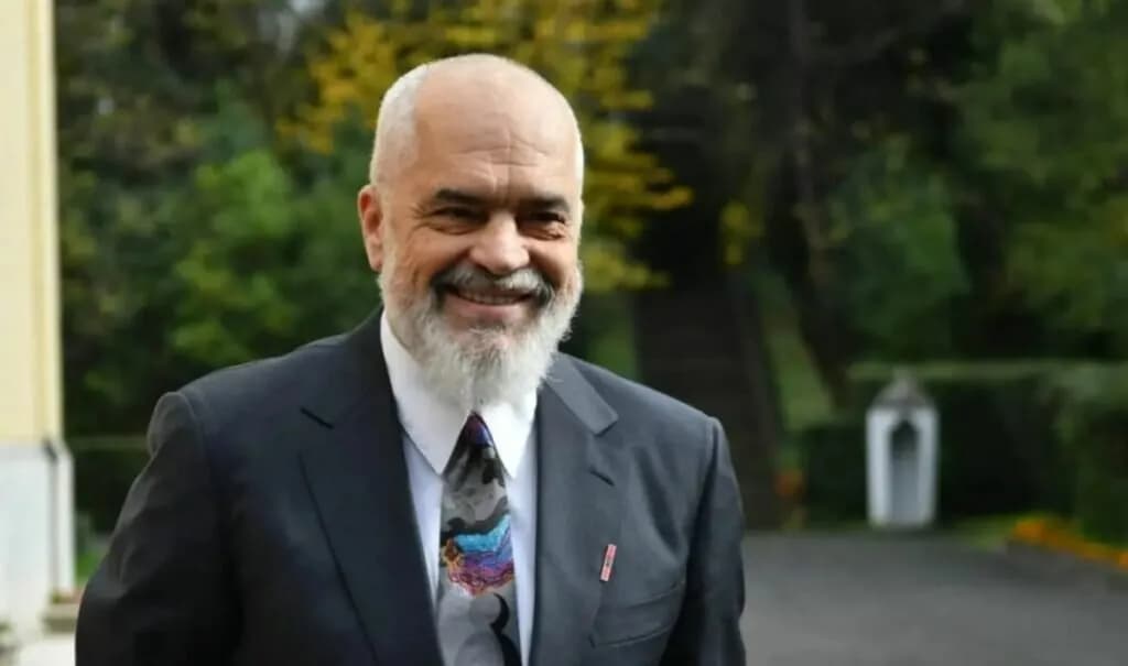 Edi Rama uron festën e Fitër Bajramit