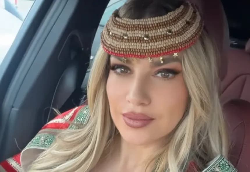 Me veshje kombëtare, Leonora merr pjesë në Gllogjan