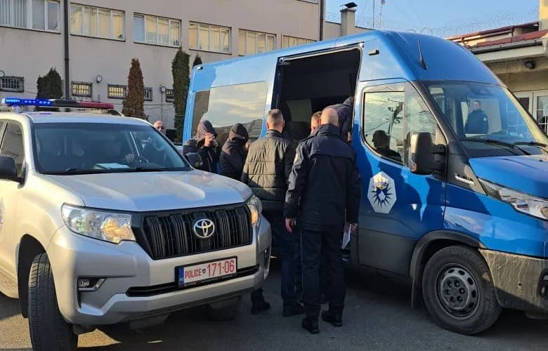 Ndeshja Kosovë-Turqi, Policia del me njoftim