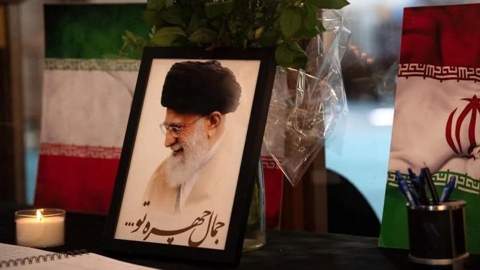 Shtyhet funerali shtetëror për Khamenein