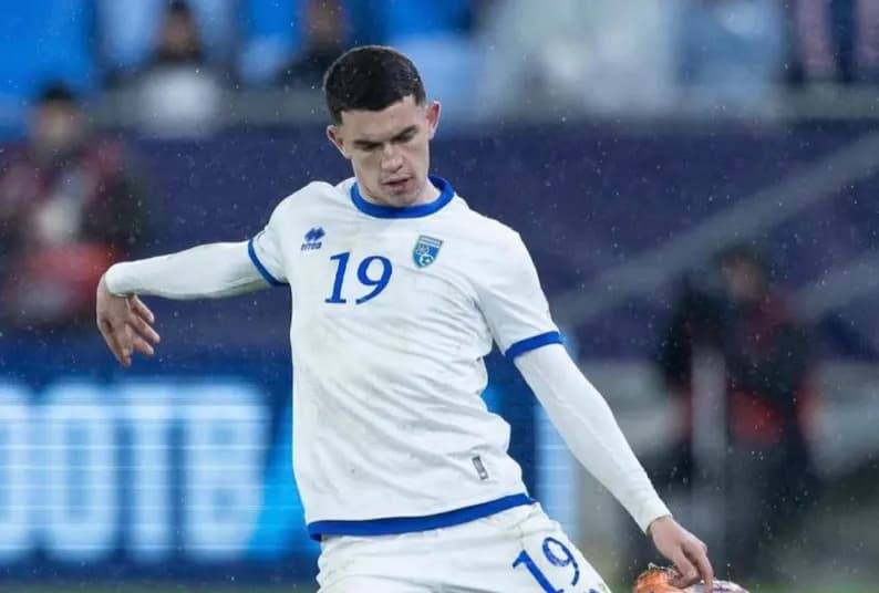 Dion Gallapeni merr pasaportën e Shqipërisë