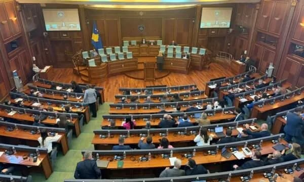 E dini, kaq paguhet një deputet/e e Kosovës