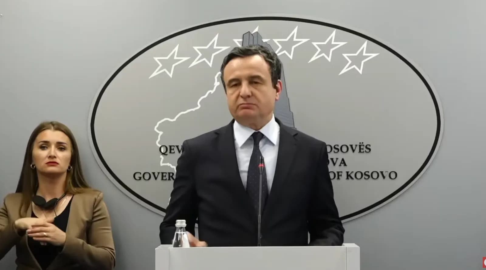 Kurti pas pak në konferencë për media