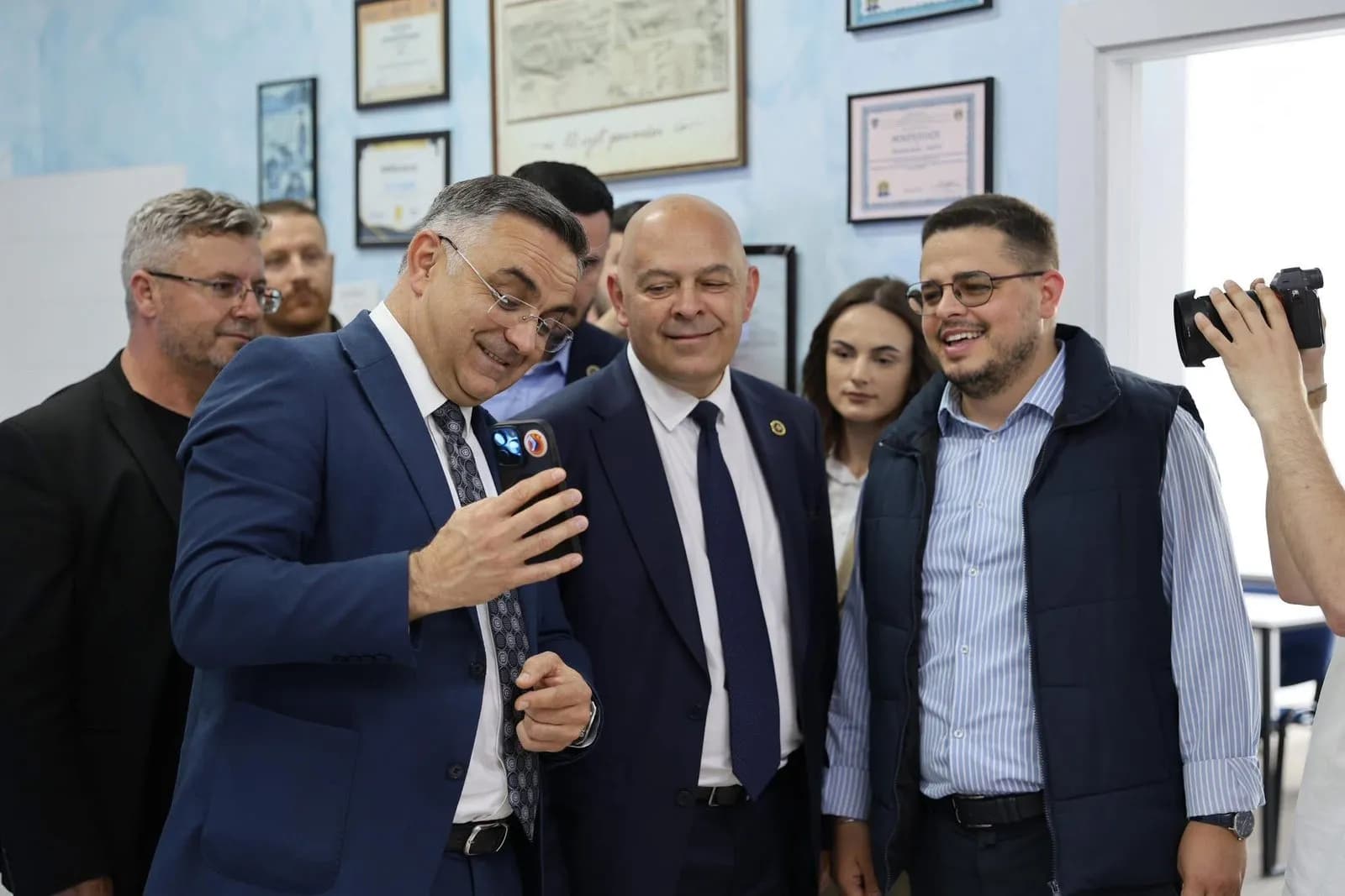 Tahiri e Gjini vizitojnë Qendrën Edu: U njohëm me punën dhe kontributin për të rinjtë dhe lidhjen me tregun e punës