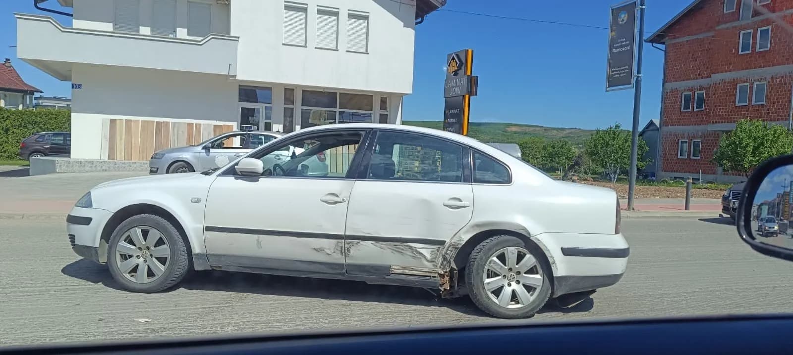 Aksident mes dy veturave në Klinë, tre të lënduar
