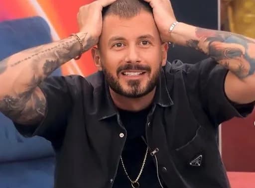Kjo është e dashura 50-vjeçare e Romeo Veshajt?