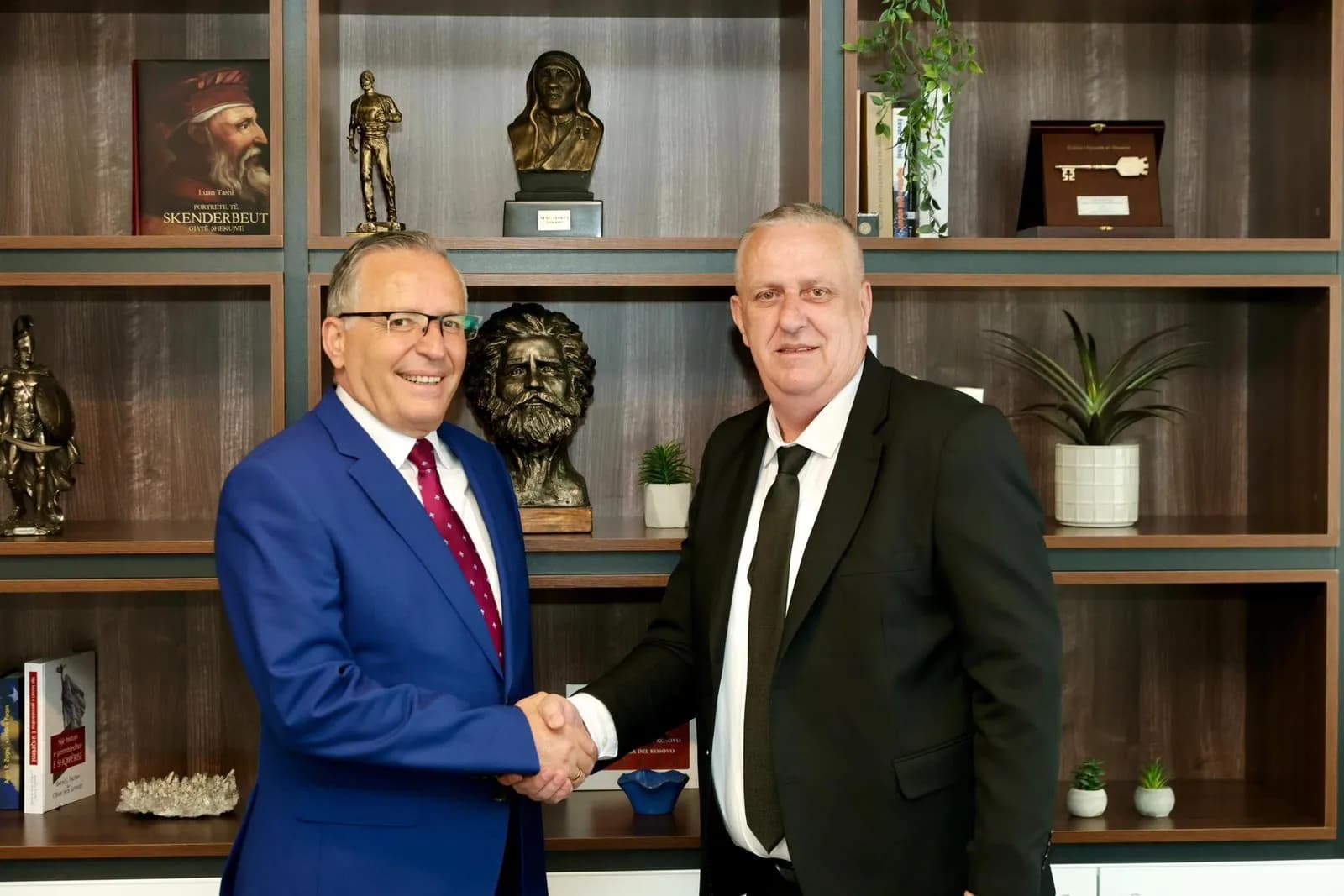 Kolonel Skender Hoxha aderon në PDK