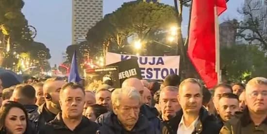 Nis protesta e opozitës në Shqipëri