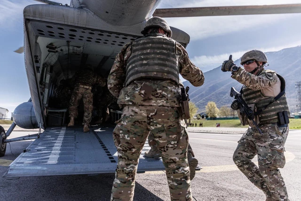 KFOR-i stërvitet me helikopterë, në Pejë