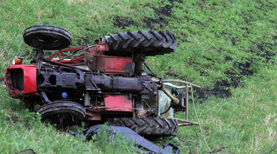 Lushnje: U rrokullis me traktor, vdes 65 vjeçari