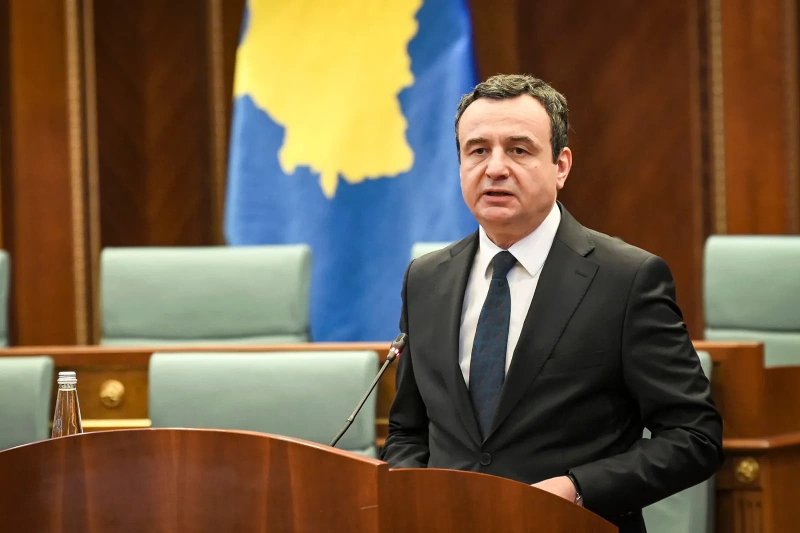 Kurti fton në takim krerët e partive