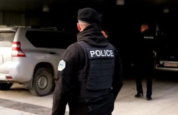 Policia jep detaje për incidentin me armë në Pejë