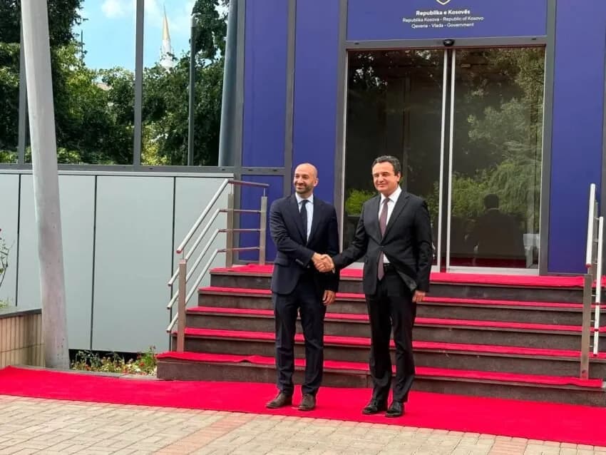 Kurti pret në takim ministrin francez Benjamin Haddad