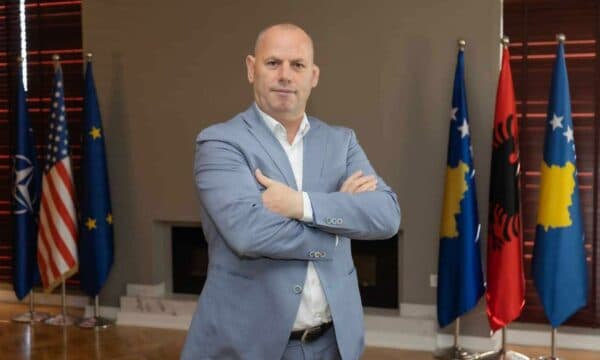 Lladrovci: Qytetarë të komunës së Drenasit, gëzuar titulli i tetë i kampionit në qeverisjen lokale